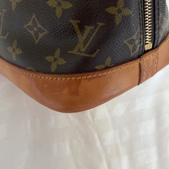 Louis Vuitton Alma Monogram with Gold Chain - Picture 10 of 17